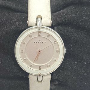 Skagen Designer SKW2012 Women's White Leather Analog Dial Quartz Watch AM729